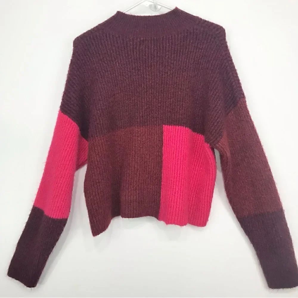 Silverflint Burgundy Rose Colorblock Cropped Crew Neck Sweater